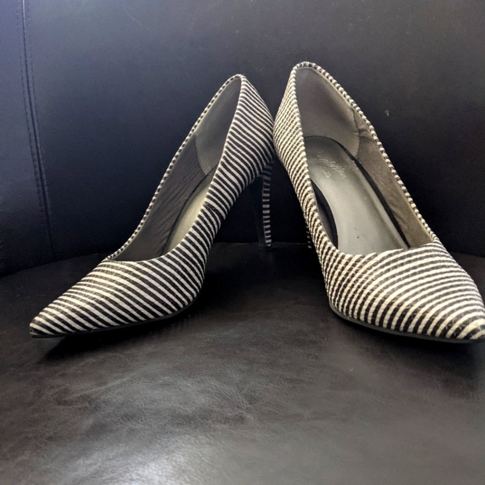 Seychelles striped pumps